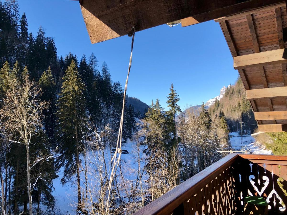 En Pleine Nature Avec 2 Pour 6 Ou 8 Qui Peuvent Réunis En 1 Pour 14 Personnes