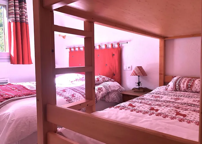 Chalet en pleine nature avec 2 appartements pour 6 ou 8 qui peuvent être réunis en 1 pour 14 personnes