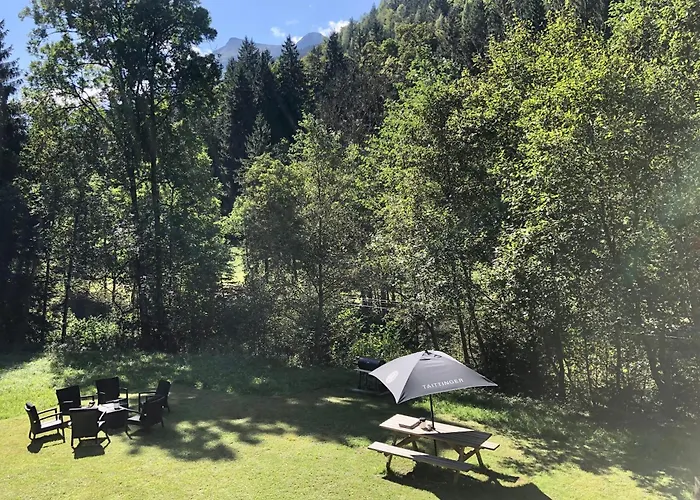 Chalet en pleine nature avec 2 appartements pour 6 ou 8 qui peuvent être réunis en 1 pour 14 personnes