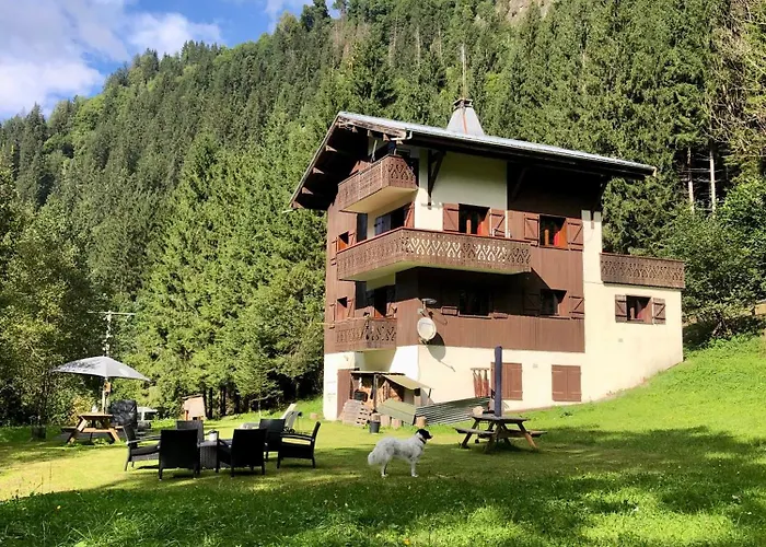 Chalet en pleine nature avec 2 appartements pour 6 ou 8 qui peuvent être réunis en 1 pour 14 personnes