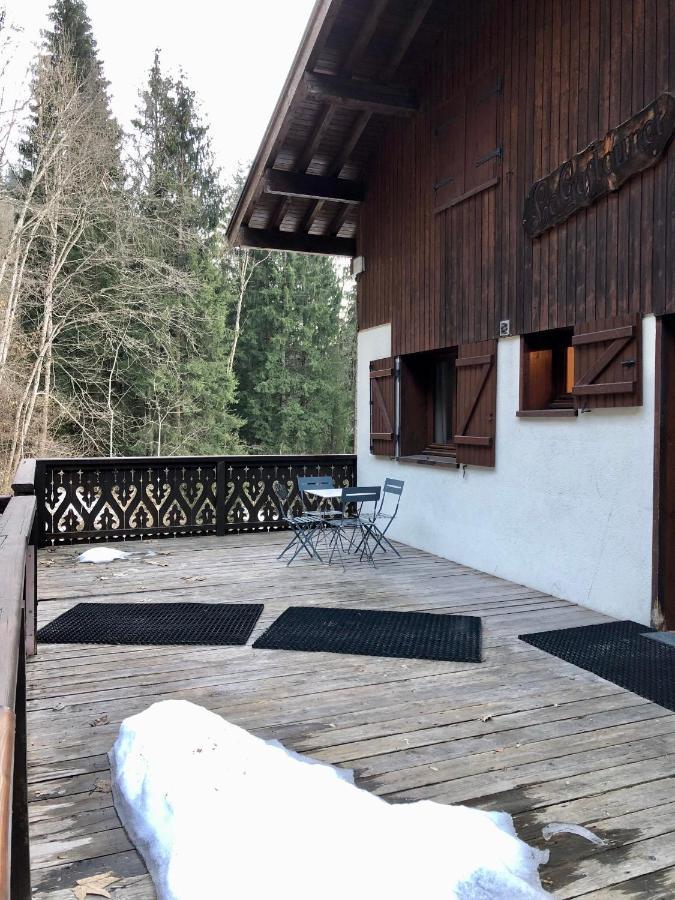 En Pleine Nature Avec 2 Pour 6 Ou 8 Qui Peuvent Réunis En 1 Pour 14 Personnes *