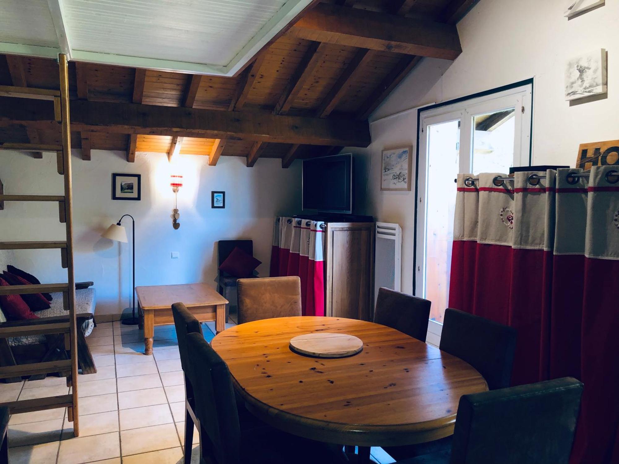 En Pleine Nature Avec 2 Pour 6 Ou 8 Qui Peuvent Réunis En 1 Pour 14 Personnes