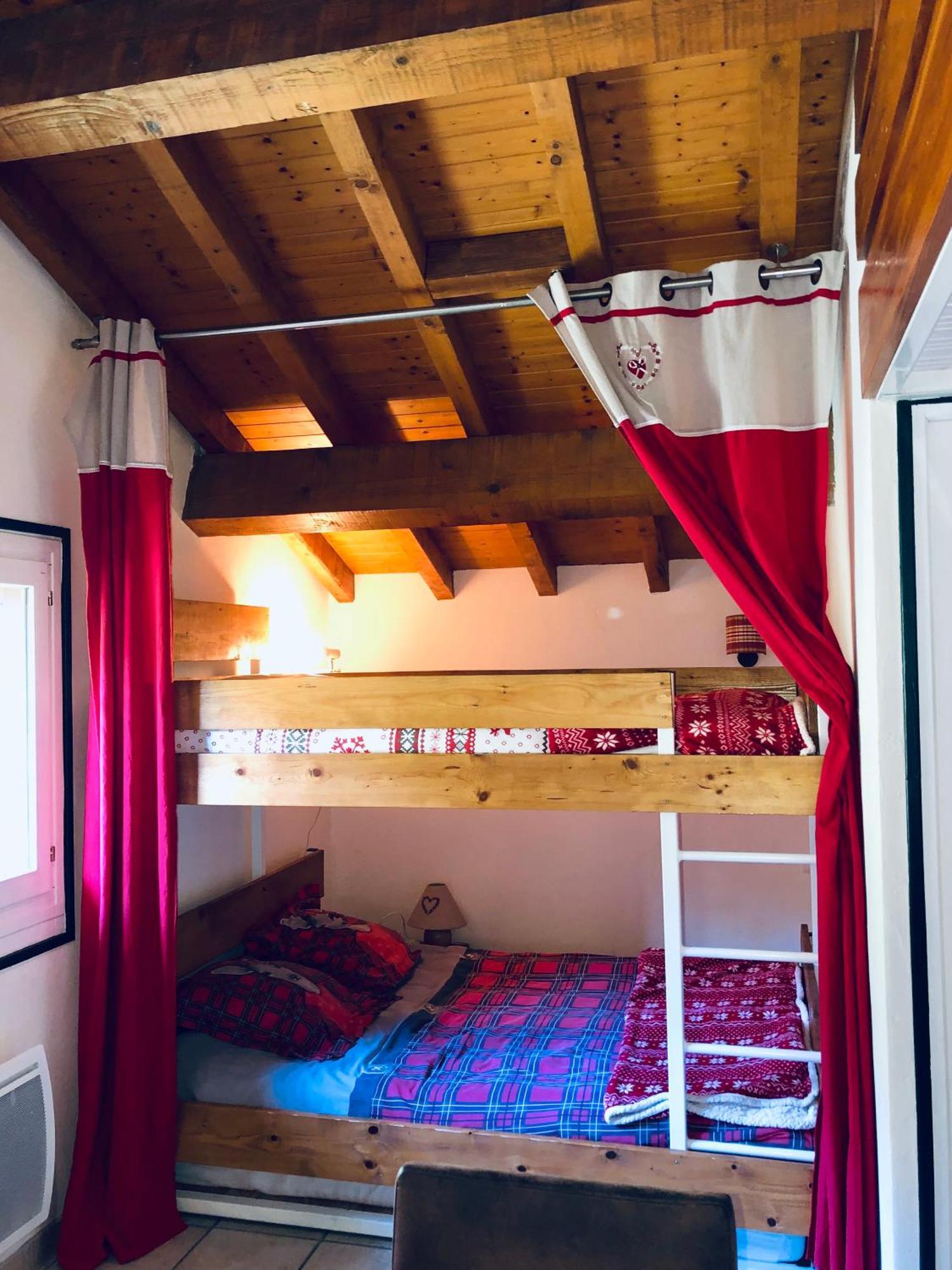 En Pleine Nature Avec 2 Pour 6 Ou 8 Qui Peuvent Réunis En 1 Pour 14 Personnes * Saint-Gervais-les-Bains