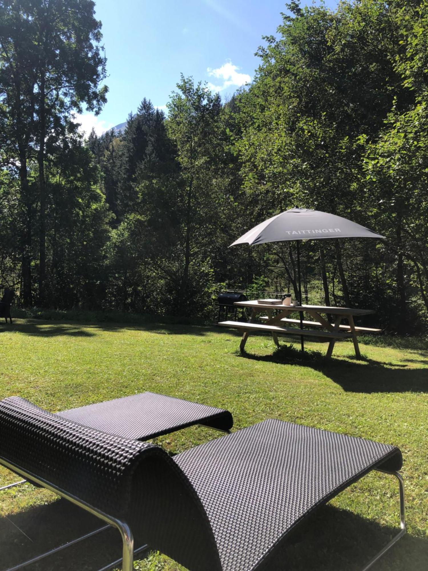 En Pleine Nature Avec 2 Pour 6 Ou 8 Qui Peuvent Réunis En 1 Pour 14 Personnes Appartement *