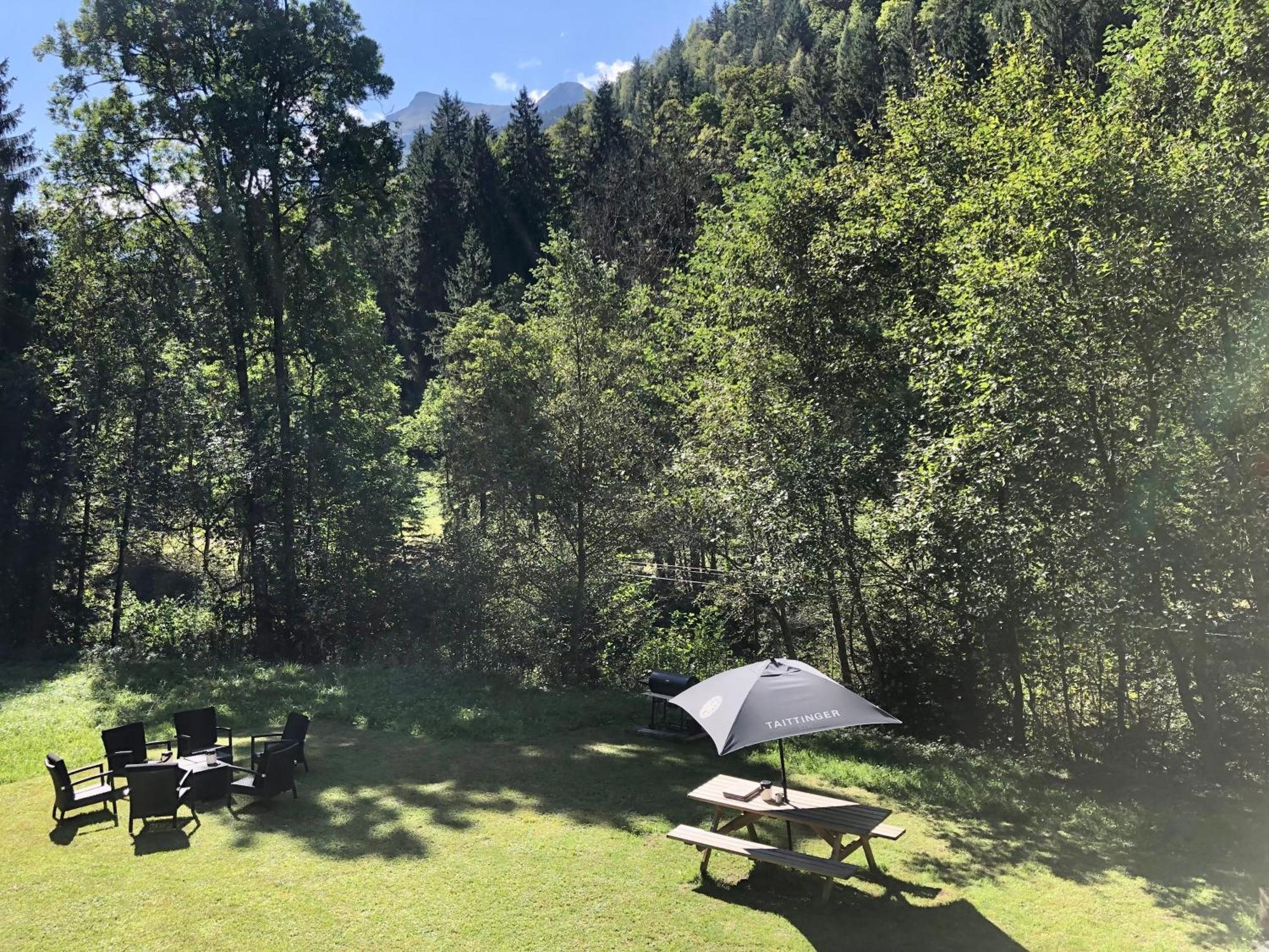 En Pleine Nature Avec 2 Pour 6 Ou 8 Qui Peuvent Réunis En 1 Pour 14 Personnes Appartement