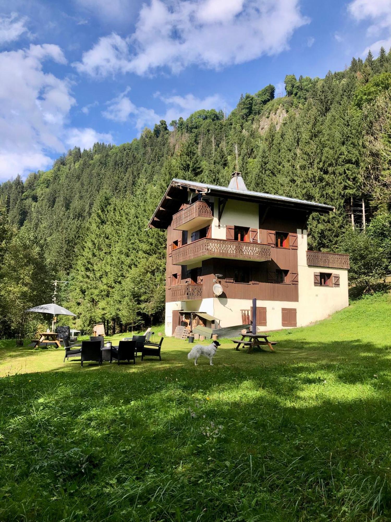 En Pleine Nature Avec 2 Pour 6 Ou 8 Qui Peuvent Réunis En 1 Pour 14 Personnes Appartement *