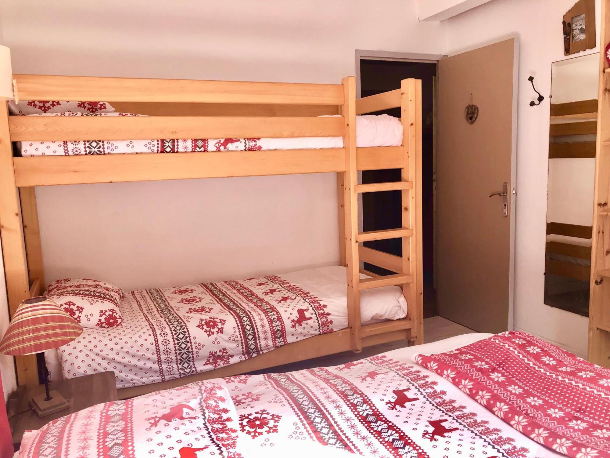 En Pleine Nature Avec 2 Pour 6 Ou 8 Qui Peuvent Réunis En 1 Pour 14 Personnes Saint-Gervais-les-Bains